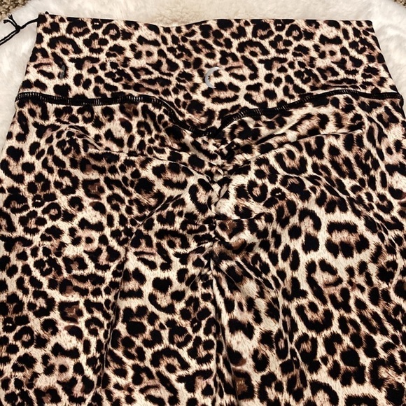 Zyia Leopard Brilliant Scrunchy What Hi-Rise 7/8 24" - Size 2 - Picture 11 of 13